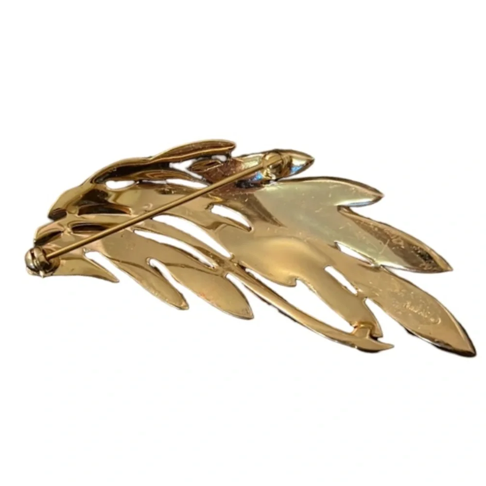 Vintage Whimical Trifari Gold Plated Crystal Angel Wings Brooch
